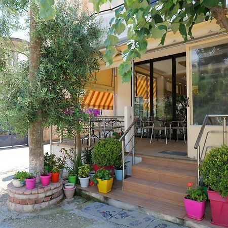 Hotel Adi-Vera Sarandë Buitenkant foto