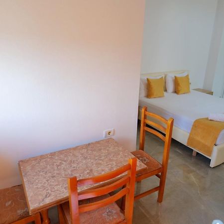 Hotel Adi-Vera Sarandë Buitenkant foto