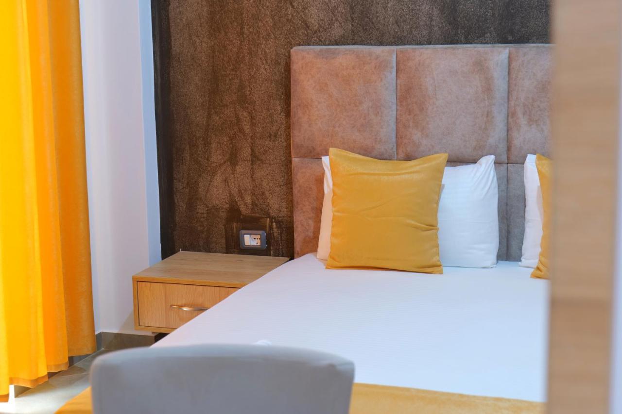 Hotel Adi-Vera Sarandë Buitenkant foto