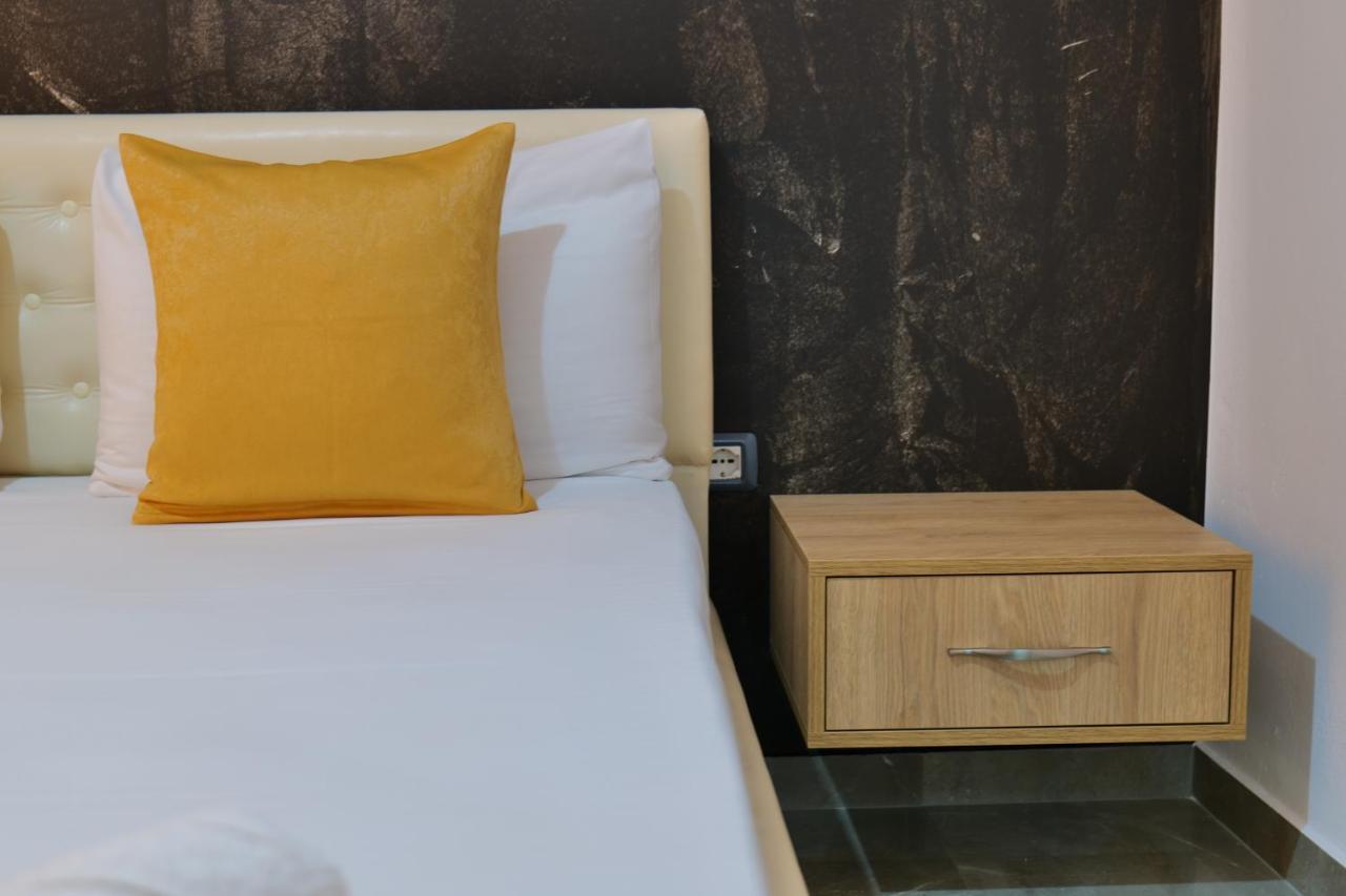 Hotel Adi-Vera Sarandë Buitenkant foto