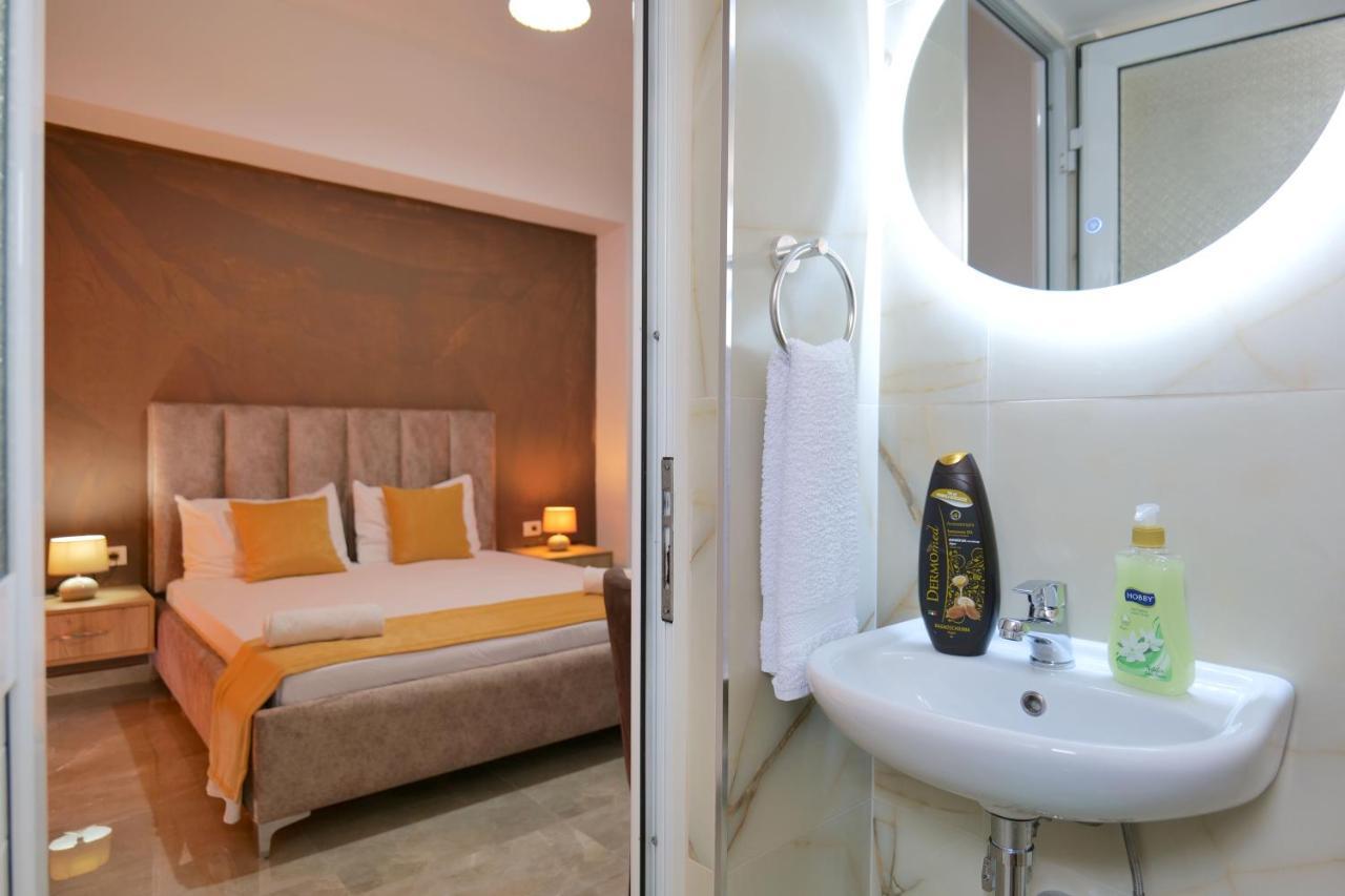 Hotel Adi-Vera Sarandë Buitenkant foto