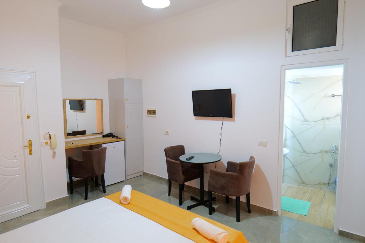 Hotel Adi-Vera Sarandë Buitenkant foto